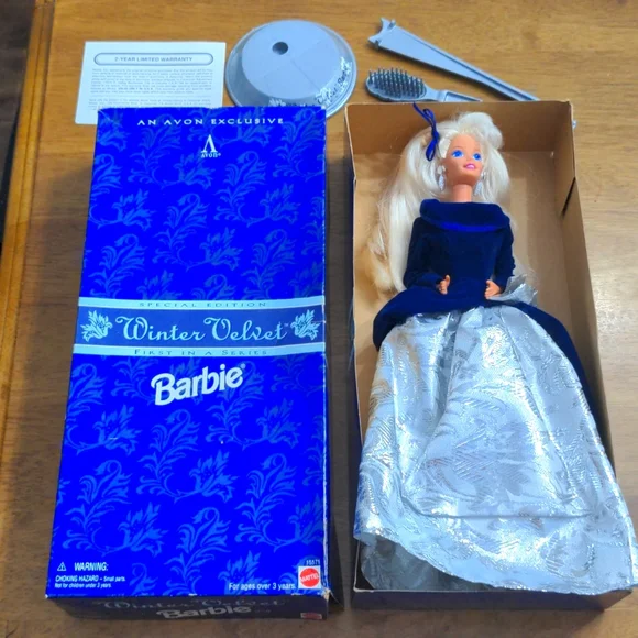 Avon Special Edition Winter Barbie 1995 - Picture 1 of 4